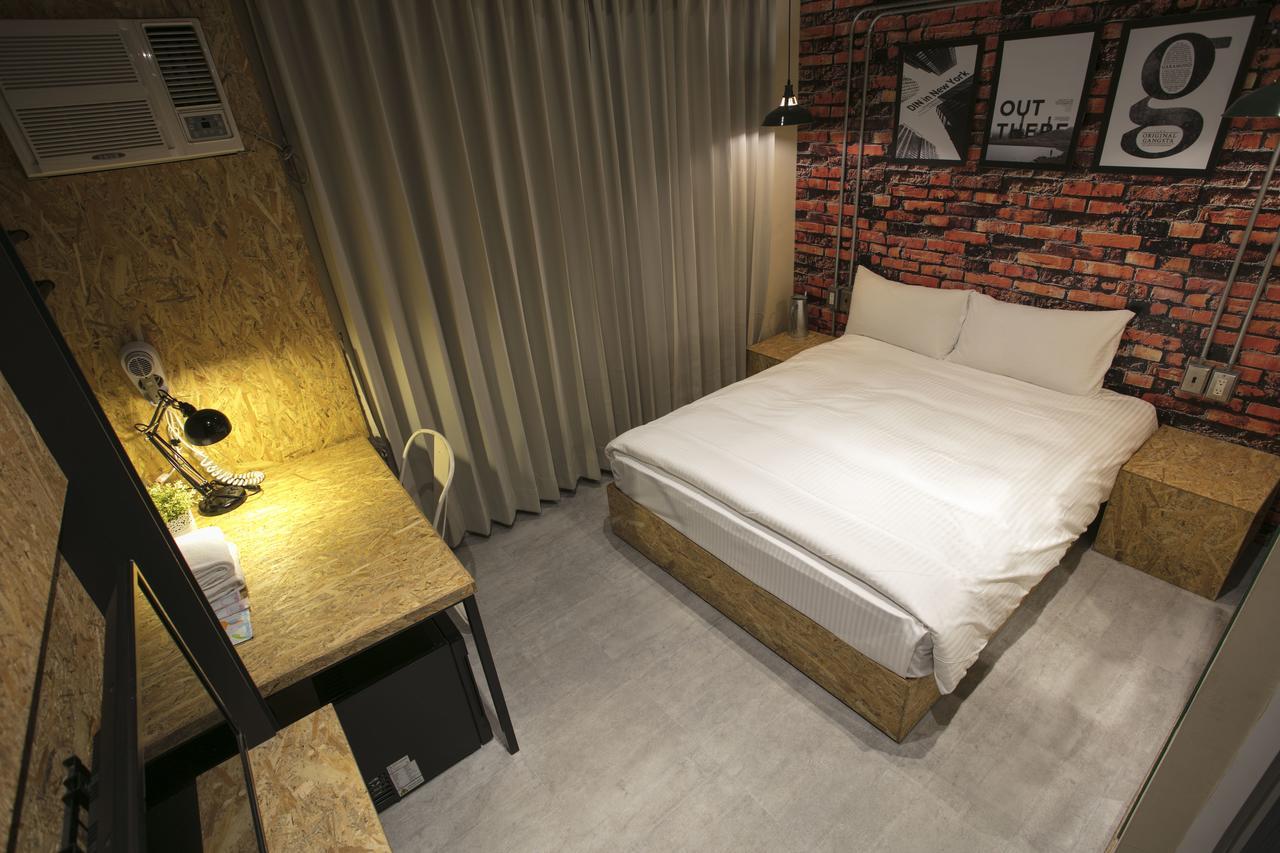 Loft Hostel Fengjia ไถจง ภายนอก รูปภาพ