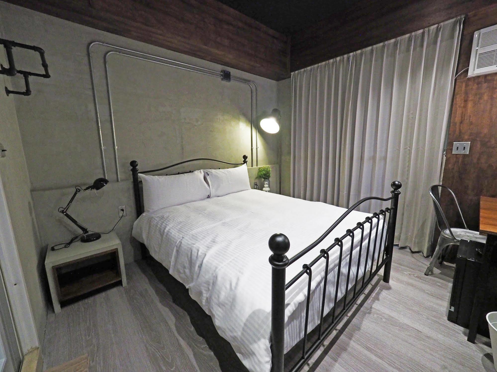 Loft Hostel Fengjia ไถจง ภายนอก รูปภาพ