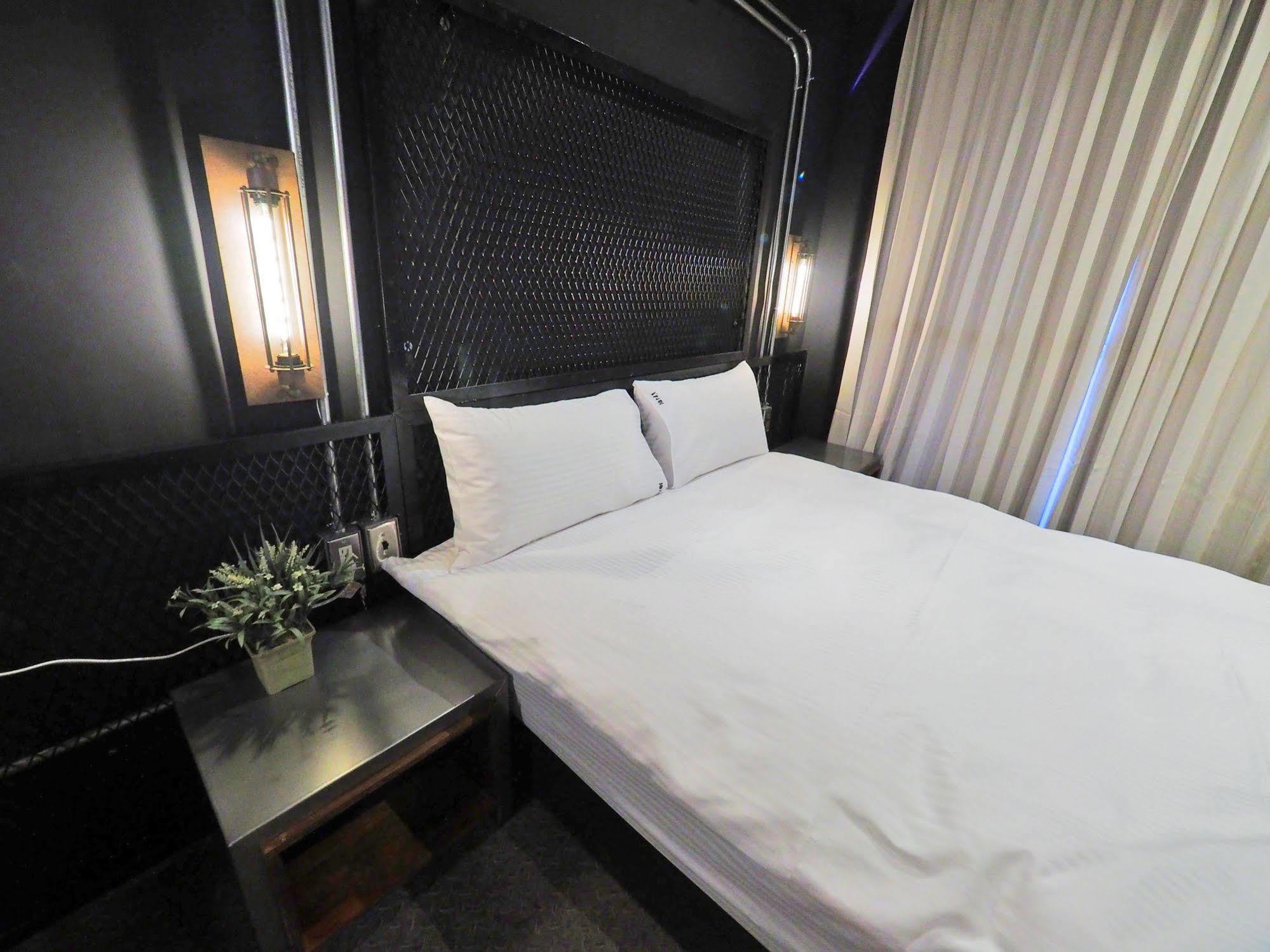 Loft Hostel Fengjia ไถจง ภายนอก รูปภาพ
