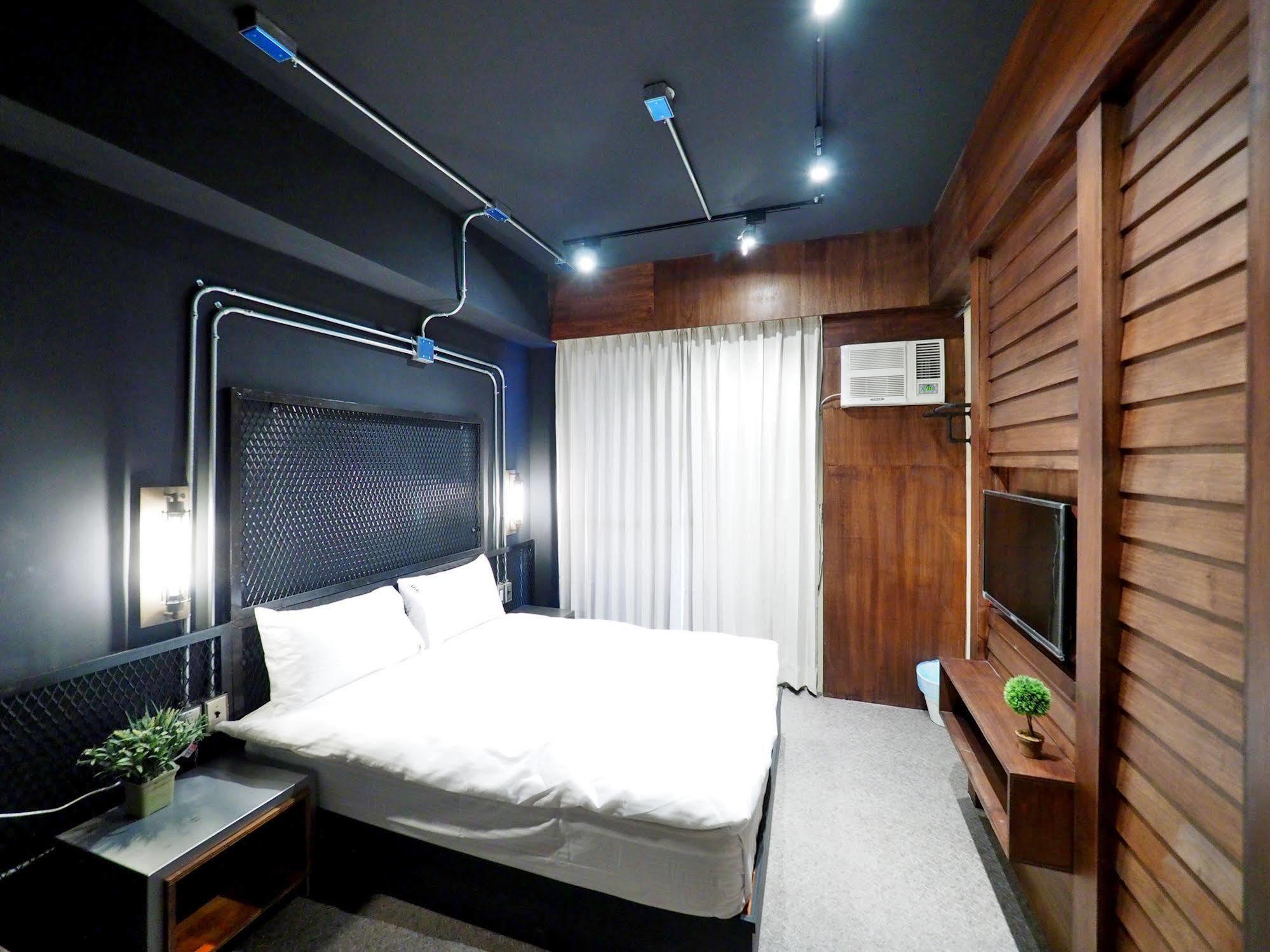 Loft Hostel Fengjia ไถจง ภายนอก รูปภาพ
