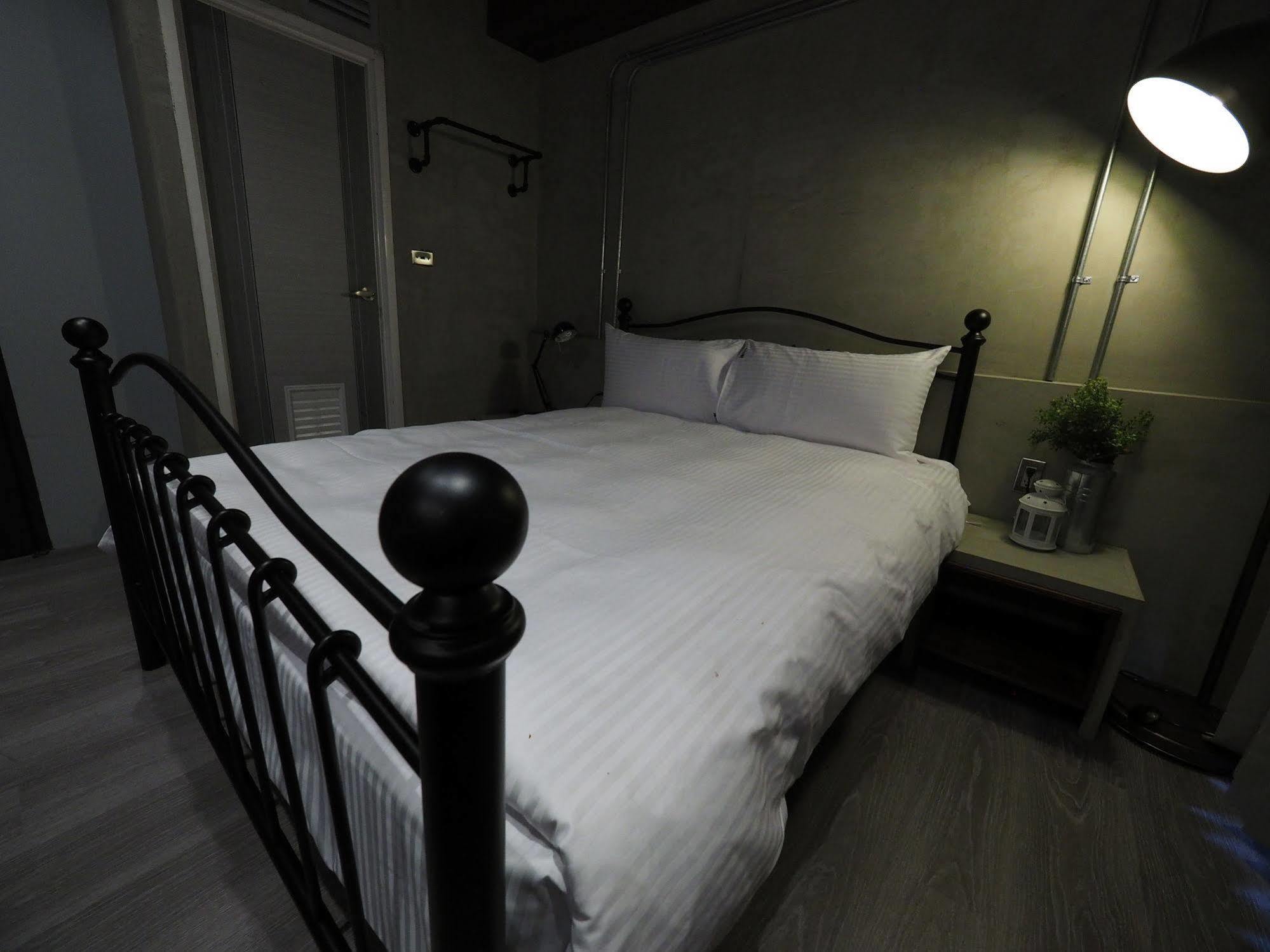 Loft Hostel Fengjia ไถจง ภายนอก รูปภาพ